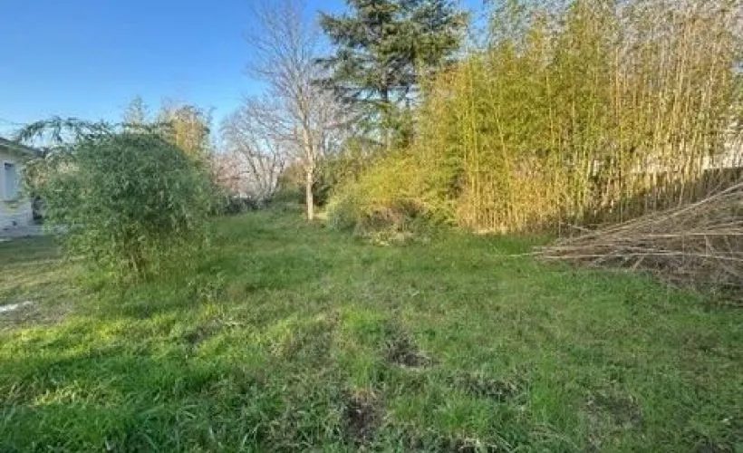 Image Terrain à bâtir de 696 m² à ANGOULEME (16)