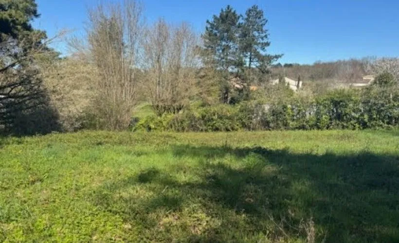 Image Terrain à bâtir de 1580 m² à FONTCOUVERTE (17)