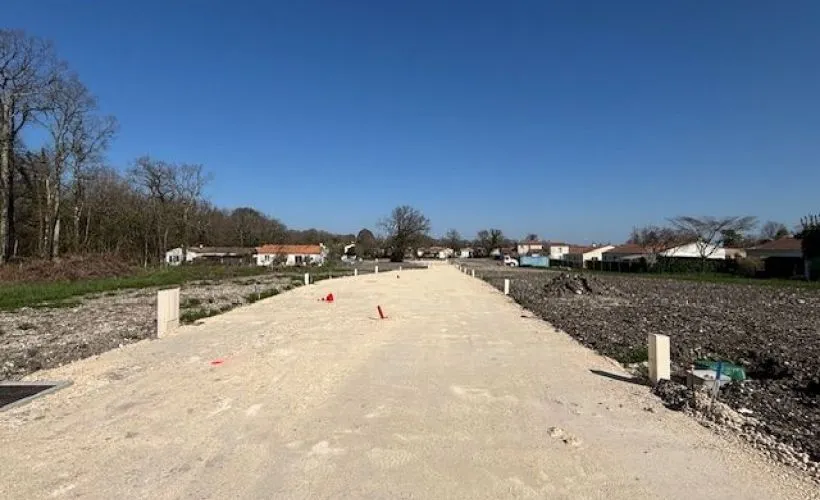 Image Terrain à bâtir de 535 m² à MEDIS (17)