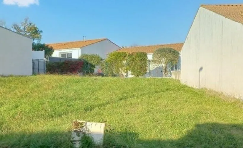Image Terrain à bâtir de 256 m² à ROYAN (17)