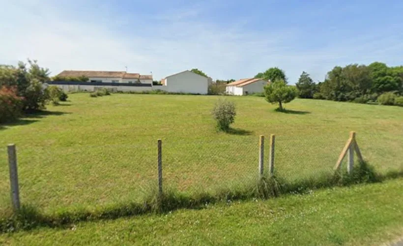 Image Terrain à bâtir de 689 m² à SAINT-ROMAIN-DE-BENET (17)