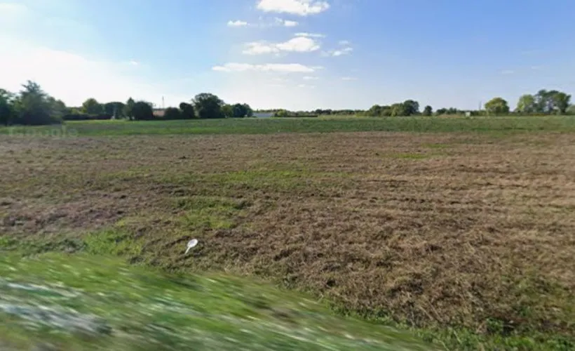 Image Terrain à bâtir de 644 m² à SAINT-ROMAIN-DE-BENET (17)