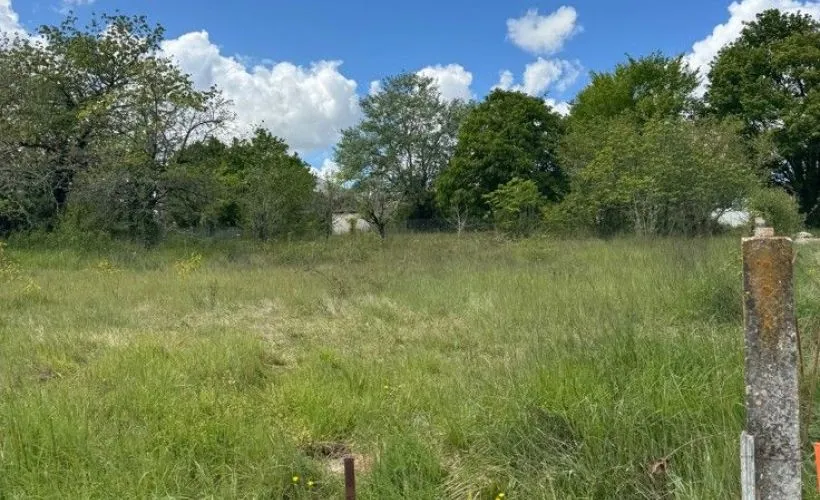 Image Terrain à bâtir de 485 m² à SAINTES (17)