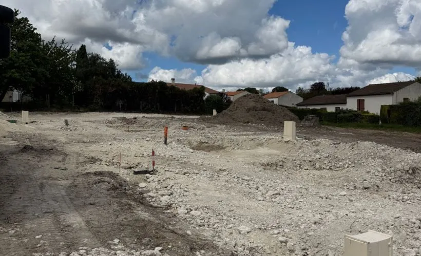 Image Terrain à bâtir de 439 m² à SAINTES (17)
