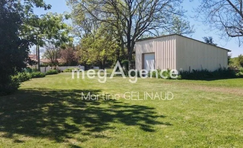 Image Terrain à bâtir de 1025 m² à SAINT-GEORGES-DES-COTEAUX (17)
