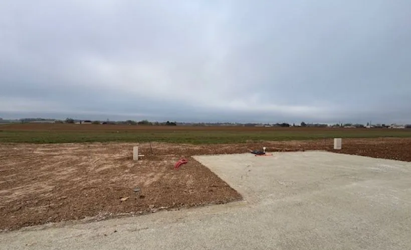 Image Terrain à bâtir de 802 m² à BALANZAC (17)