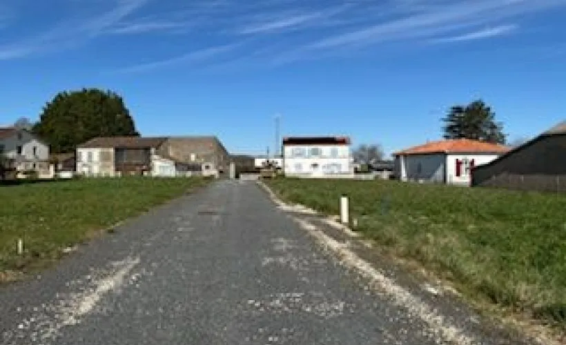 Image Terrain à bâtir de 532 m² à SAINT-GERMAIN-DU-SEUDRE (17)