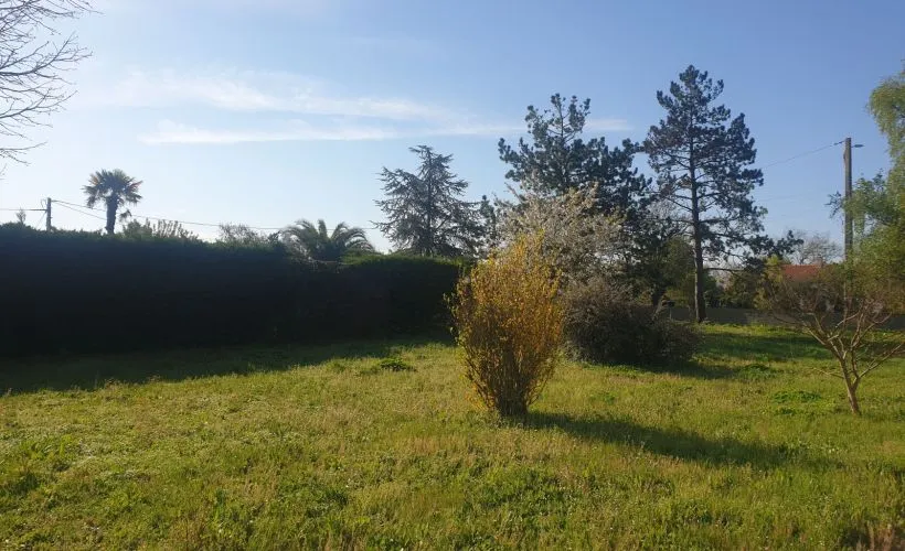 Image Terrain à bâtir de 750 m² à FORGES (17)