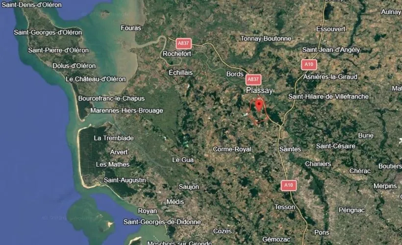 Image Terrain à bâtir de 1300 m² à PLASSAY (17)