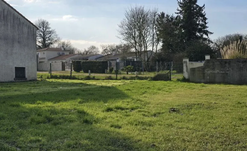 Image Terrain à bâtir de 287 m² à MEDIS (17)
