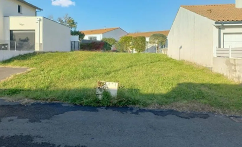 Image Terrain à bâtir de 256 m² à ROYAN (17)