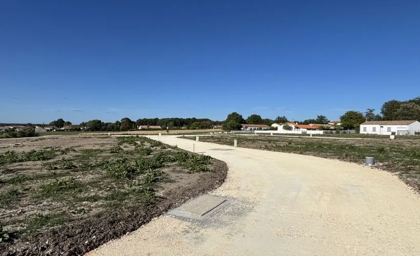 Image Terrain à bâtir de 410 m² à GREZAC (17)