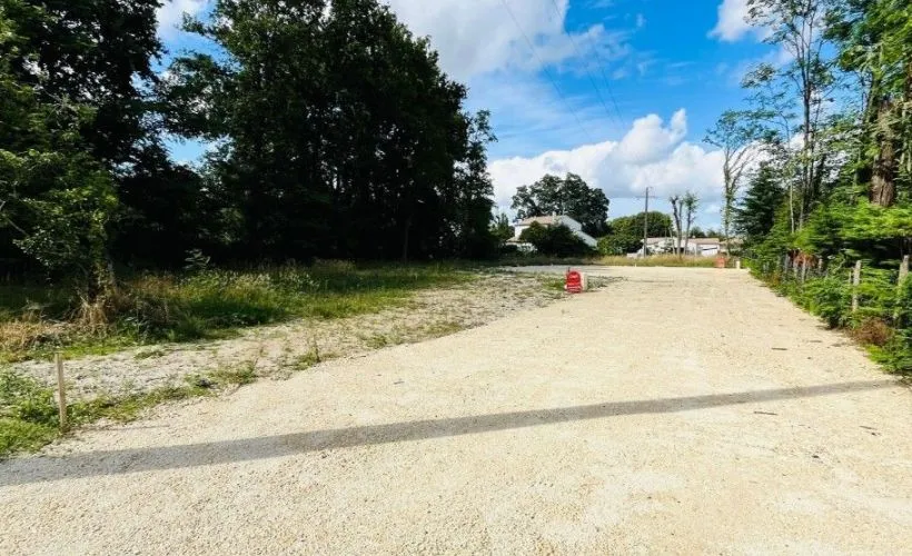 Image Terrain à bâtir de 451 m² à BREUILLET (17)