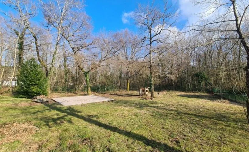 Image Terrain à bâtir de 830 m² à BREUILLET (17)