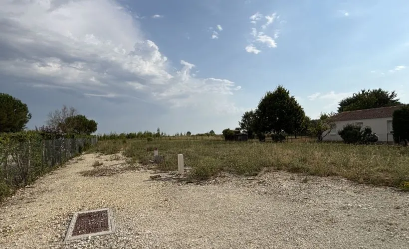 Image Terrain à bâtir de 386 m² à SAINT-GEORGES-DE-DIDONNE (17)