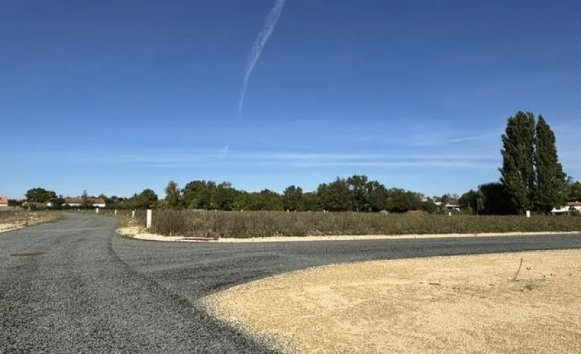 Image Terrain à bâtir de 397 m² à GEMOZAC (17)