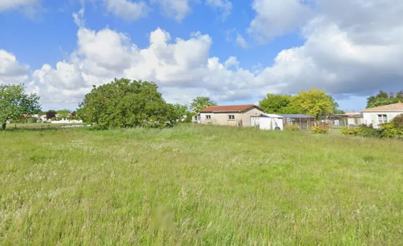 Image Terrain à bâtir de 845 m² à SEMUSSAC (17)
