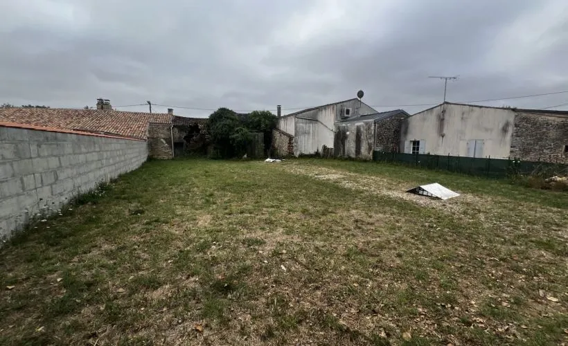 Image Terrain à bâtir de 371 m² à MEURSAC (17)