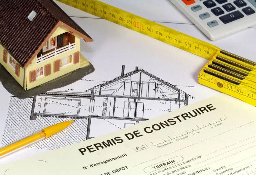 Permis de construire ou déclaration préalable de travaux : quelles démarches effectuer pour une extension ou une rénovation ?