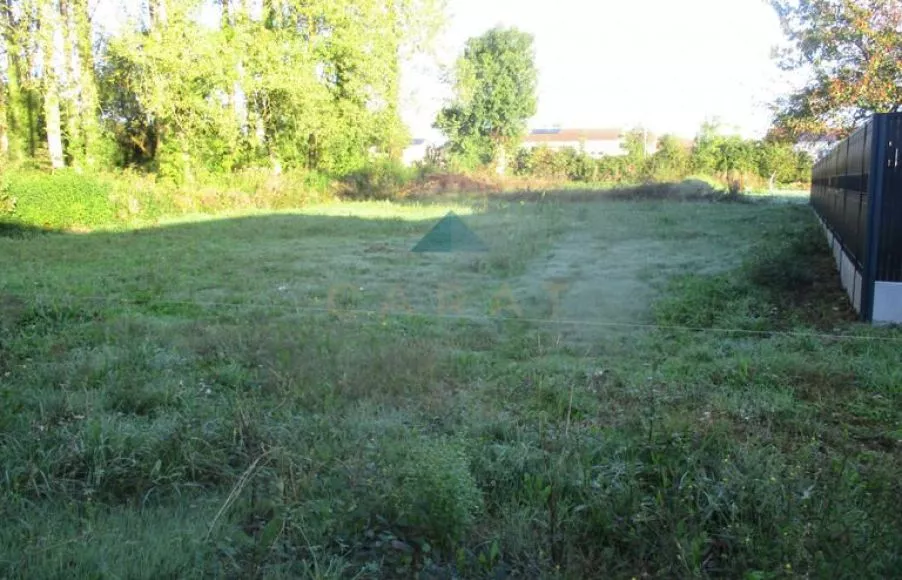 Image Terrain à bâtir de 745 m² à COMMEQUIERS (85)