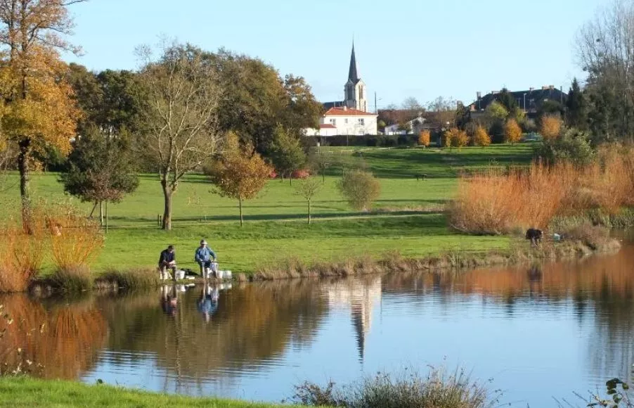 Image Terrain à bâtir de 381 m² à MARTINET (85)