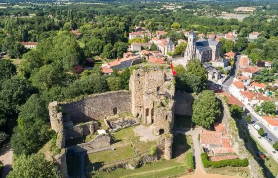 Image Terrain à bâtir de 352 m² à TALMONT-SAINT-HILAIRE (85)