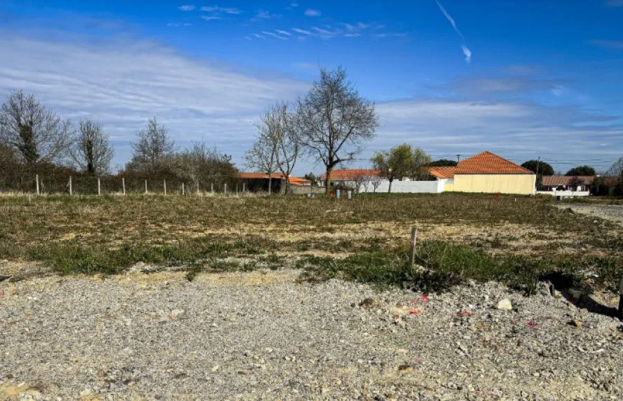 Image Terrain à bâtir de 723 m² à CORCOUE-SUR-LOGNE (44)