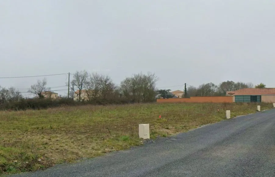 Image Terrain à bâtir de 521 m² à LIGNE (44)