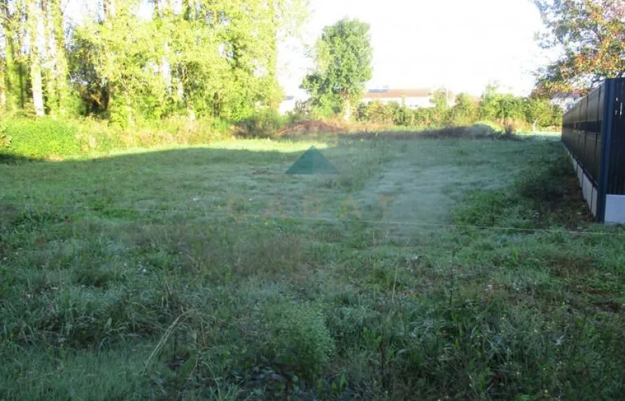 Image Terrain à bâtir de 745 m² à COMMEQUIERS (85)