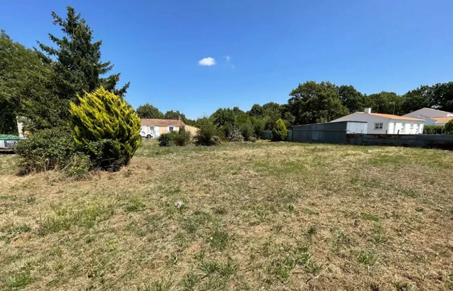 Image Terrain à bâtir de 457 m² à APREMONT (85)